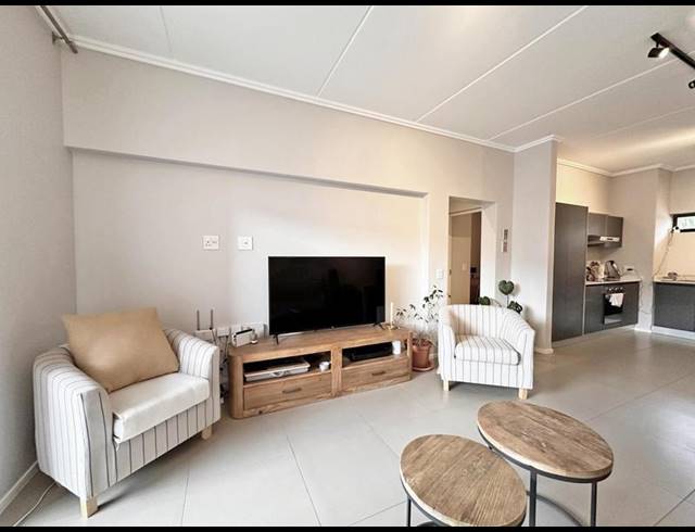 2 BEDROOM APARTMENT FOR SALE IN BRYANSTON